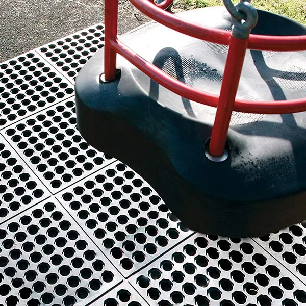 Interlock Flow Through Rubber Tiles Children's Playground